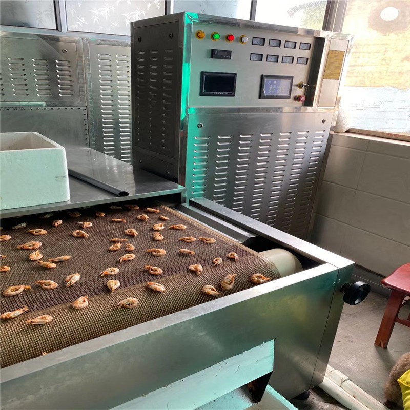 Microwave shrimp baking machine