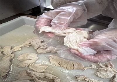 Pet meat food is quickly cooked using microwave equipment