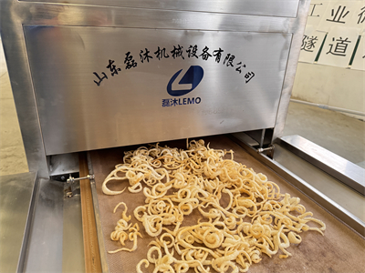 为何微波隧道炉能够实现猪皮快速均匀膨化呢？