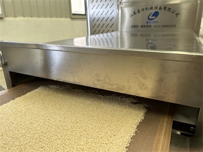 Microwave equipment can penetrate into the interior to bake sesame seeds