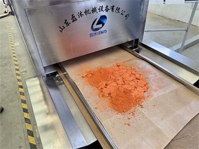 Drying clay using microwave equipment