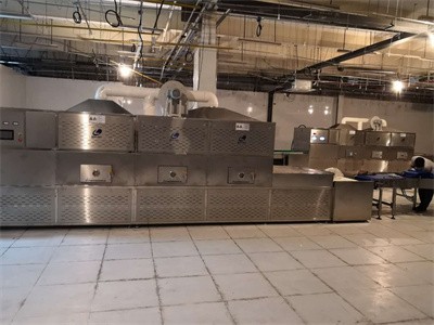 The principle of microwave tunnel oven heating boxed meals