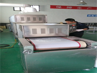 对于粉末状化工原料而言，微波干燥设备具有诸多优势