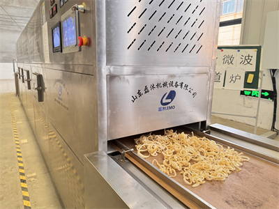 猪皮膨化选择非油炸微波膨化隧道炉来实现