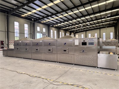 How does microwave equipment control the dryness of grilled shrimp?