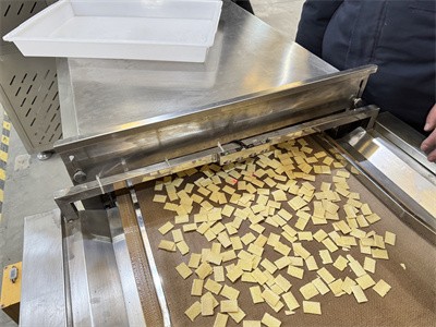 Microwave drying puffed food？