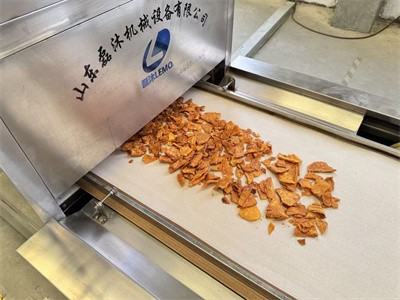 Crispy snack processing, application of microwave on sugar coated potato chips